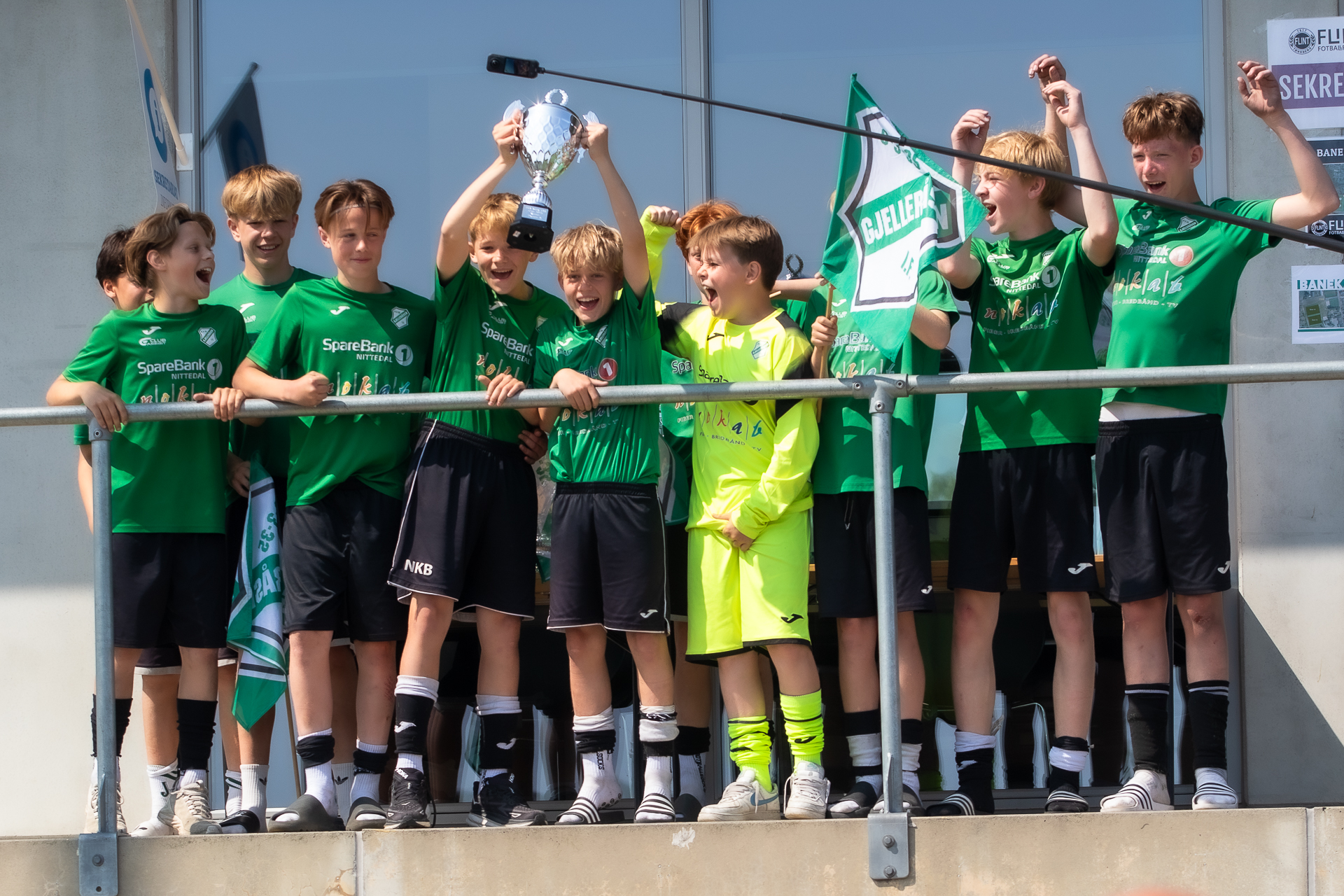 https://festival.flintfotball.no/wp-content/uploads/2025/07/G-Div-3-1.-plass-Gjellerasen-Messi-Flint-Fotballfestival-Pokalvinner-U13-54.jpg