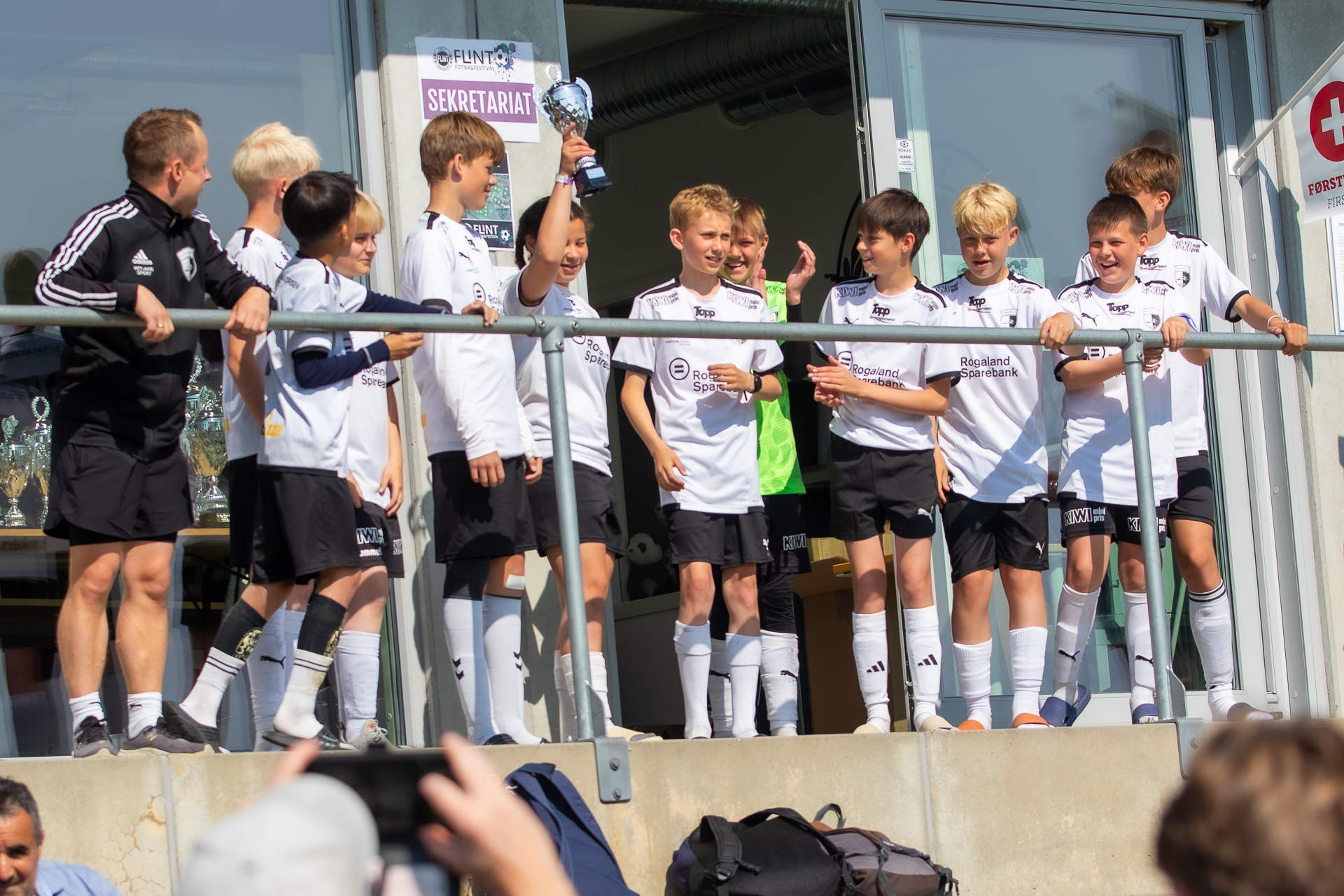 https://festival.flintfotball.no/wp-content/uploads/2025/07/G-Div-3-3.plass-Bogafjell-Flint-Fotballfestival-Pokalvinner-U13-42.jpg