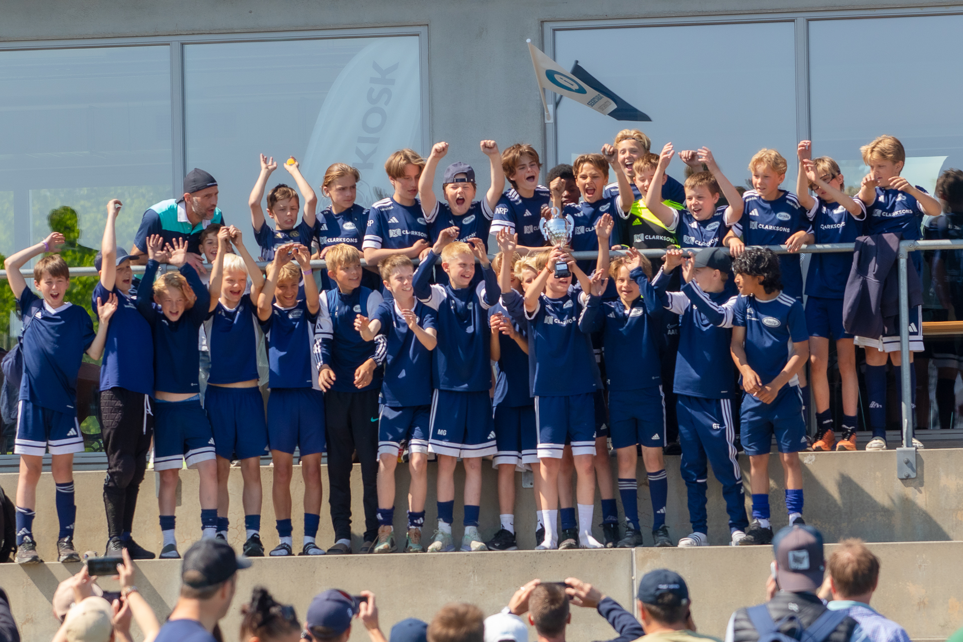 https://festival.flintfotball.no/wp-content/uploads/2025/07/G-Div-5-2.-plass-ready-Flint-Fotballfestival-Pokalvinner-U13-45-2.jpg