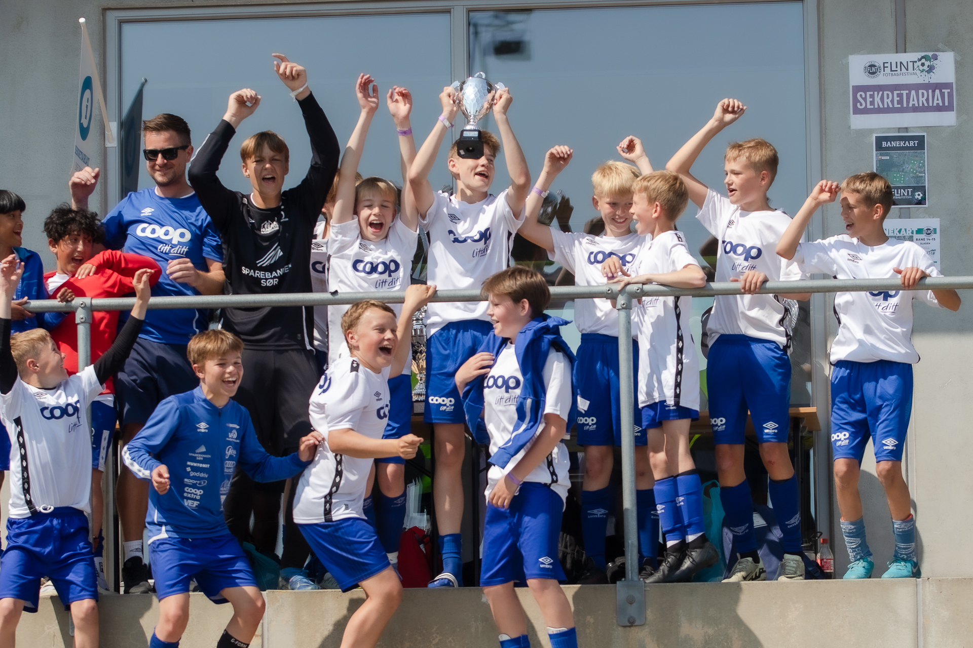 https://festival.flintfotball.no/wp-content/uploads/2025/07/G-Div2-3.plass-Vindbjart-Flint-Fotballfestival-Pokalvinner-U13-41.jpg