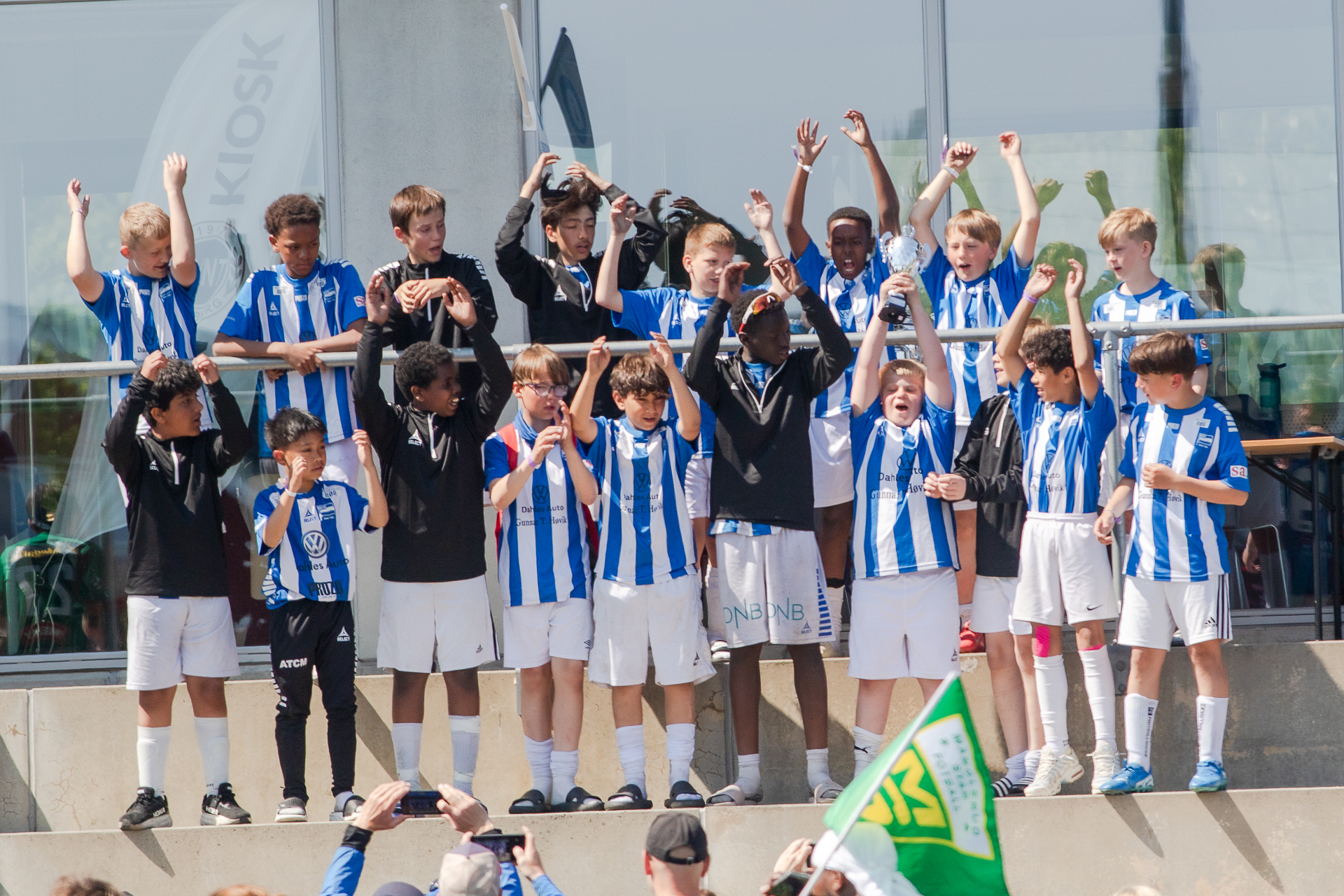 https://festival.flintfotball.no/wp-content/uploads/2025/07/G-Div6-2.plass-Sarpsborg-FK-3-Flint-Fotballfestival-Pokalvinner-U13-39.jpg