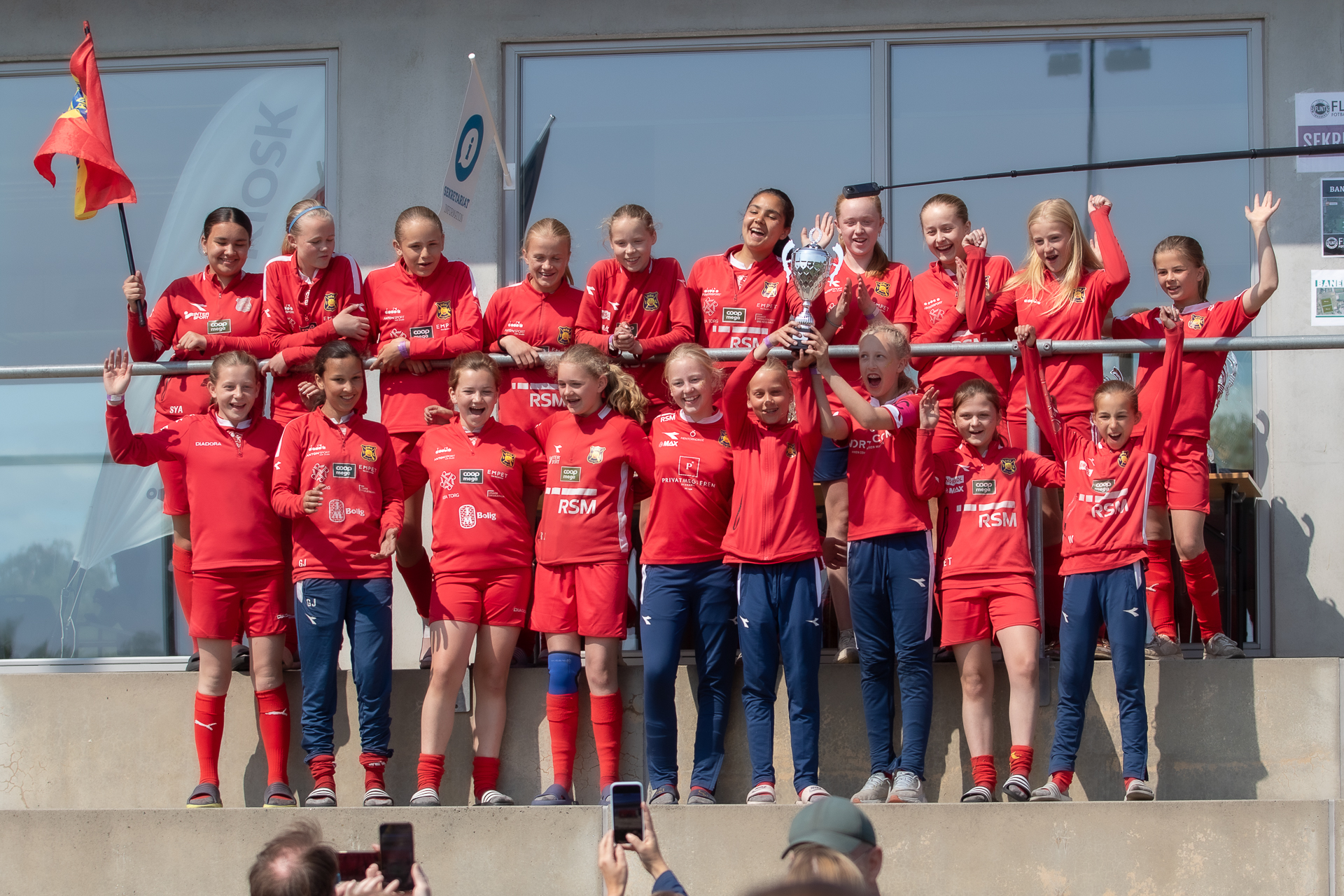 https://festival.flintfotball.no/wp-content/uploads/2025/07/J-Div2-3.plass-Roa-Girl-Power-Flint-Fotballfestival-Pokalvinner-U13-59.jpg
