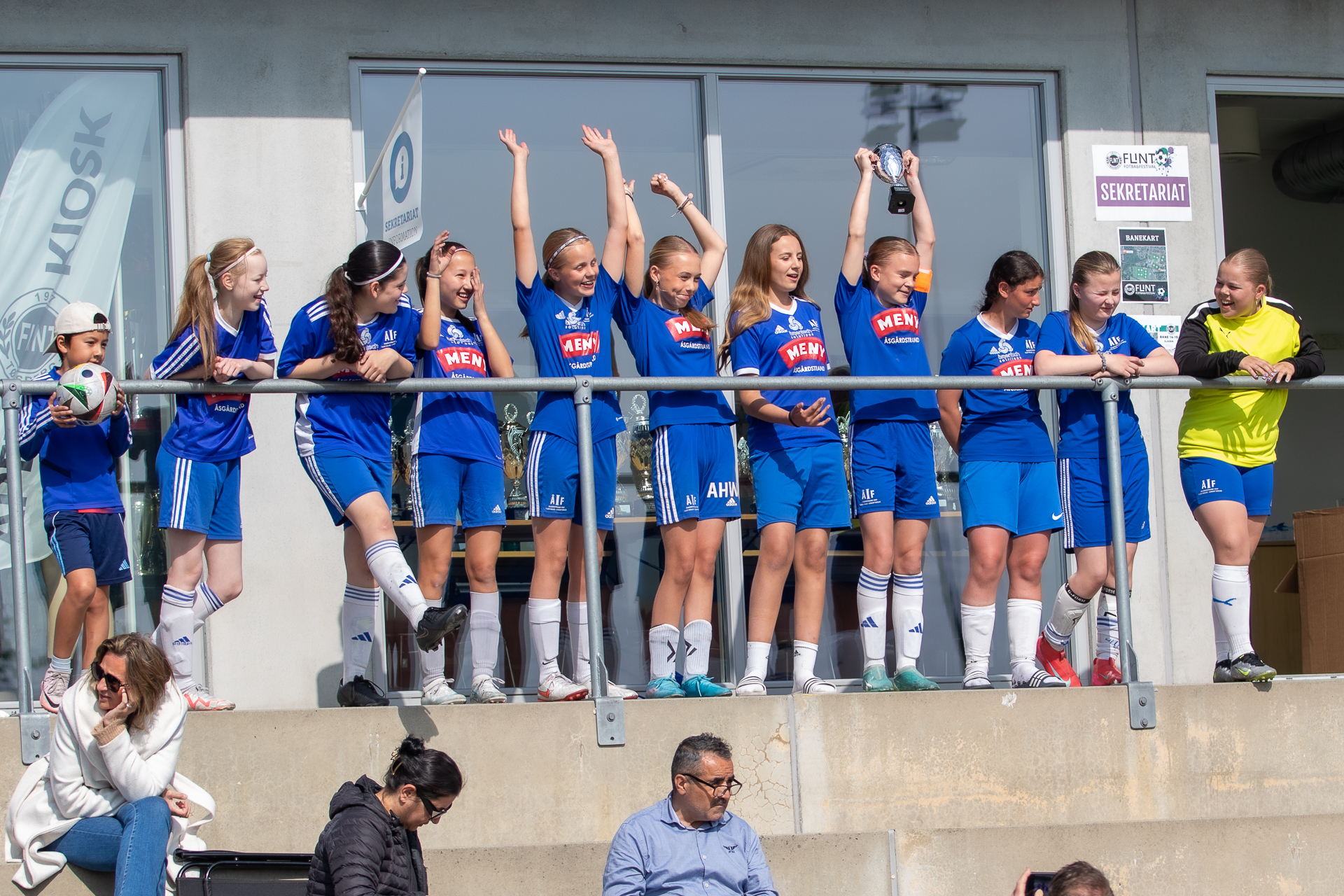 https://festival.flintfotball.no/wp-content/uploads/2025/07/JDiv3-3.plass-AIF-Flint-Fotballfestival-Pokalvinner-U13-15.jpg